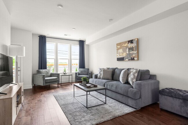 Photo - 500 Creative Way House