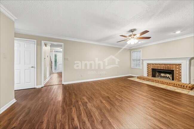 Foto del edificio - 1517 Autumn Ridge Dr