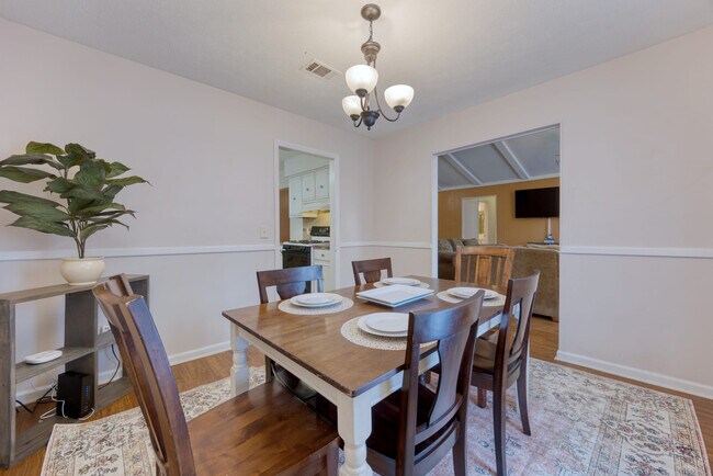 Building Photo - 4900 Hearthstone Dr