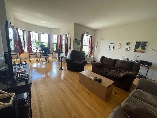 Foto del edificio - 3933 N Pine Grove Ave