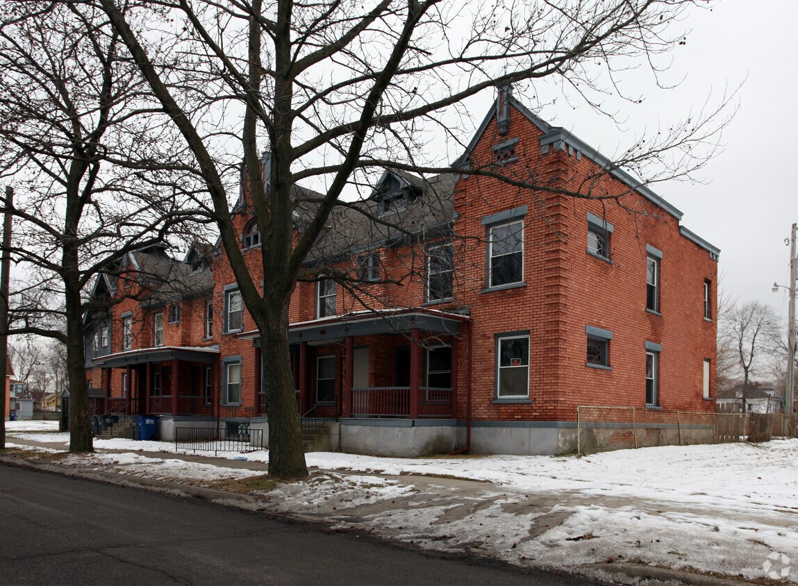 Foto del edificio - 2353 Fulton St