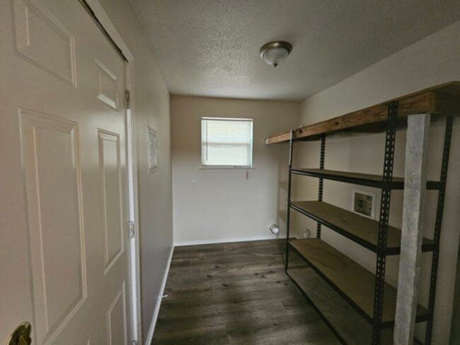 Building Photo - Ready for Move In!!