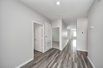 Building Photo - 6306 Highland Trl Dr