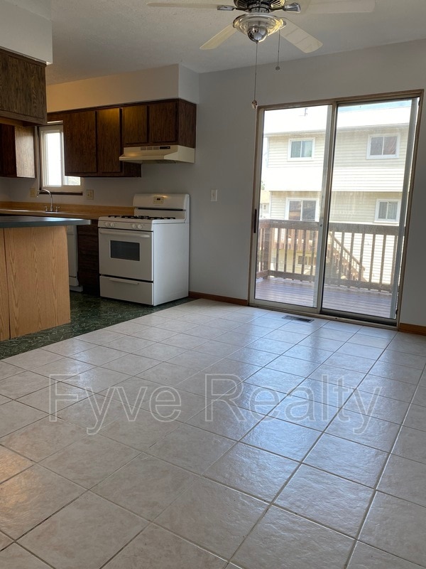 Building Photo - 1002 Cornell Ct