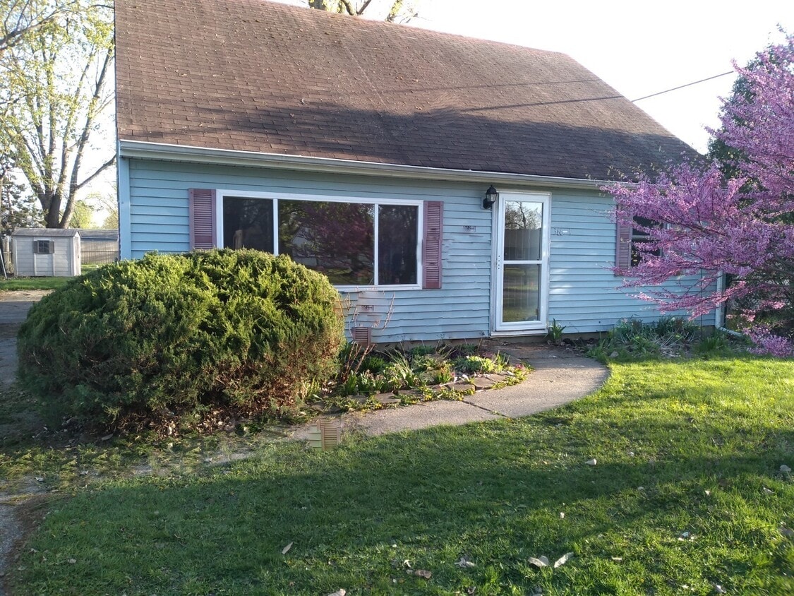 3661 Midway Dr, Valparaiso, IN 46385 House Rental in Valparaiso, IN