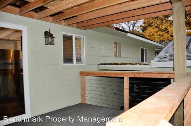 Building Photo - 4 br, 2 bath House - 1811 E. Front Ave