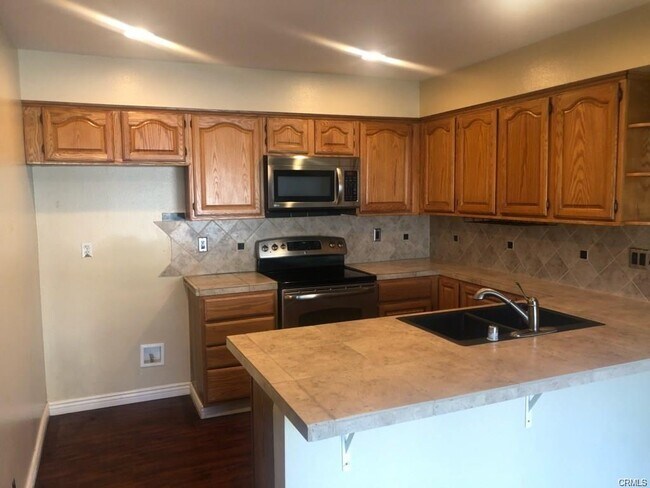 Building Photo - 301 Calico Ct