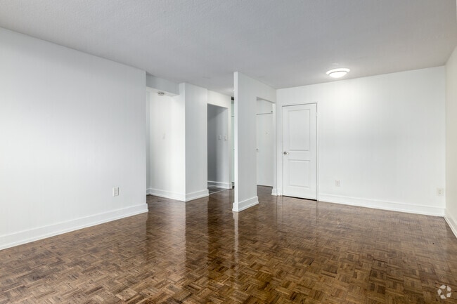 1BR, 1BA - 674SF - Living Room - 1110 Caven St