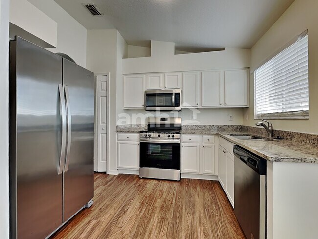 Building Photo - 30547 Midtown Ct