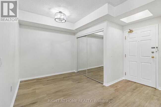 Photo du bâtiment - 7398 Yonge St