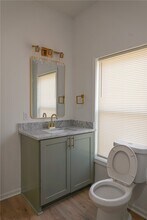 Building Photo - 817 Maple St