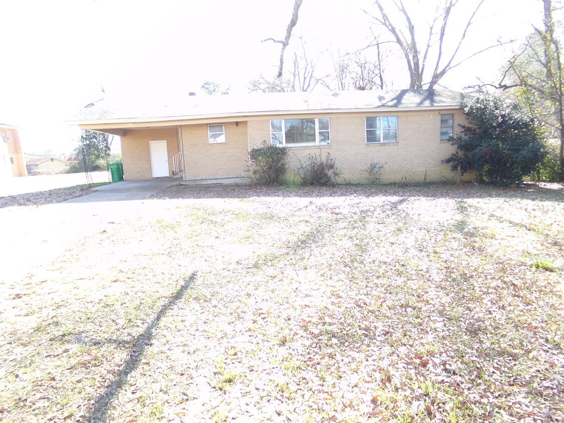 Photo - 221 Maple Street