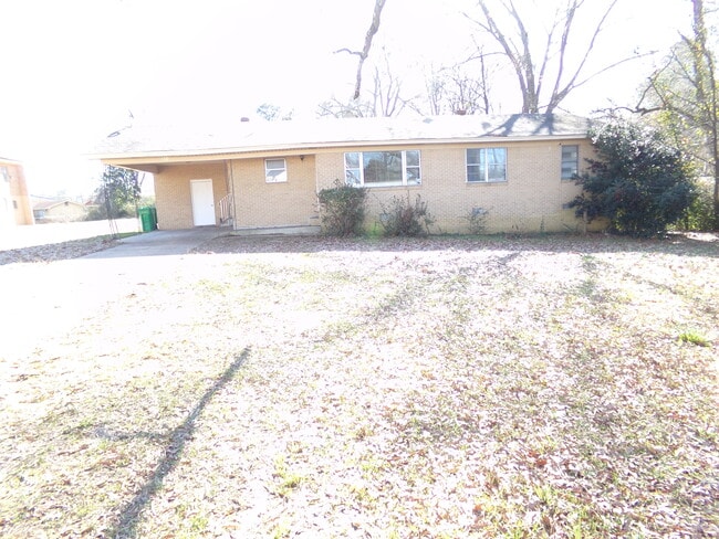 Photo - 221 Maple St House