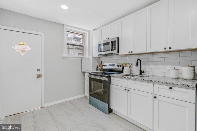 Building Photo - 2839 Winton St