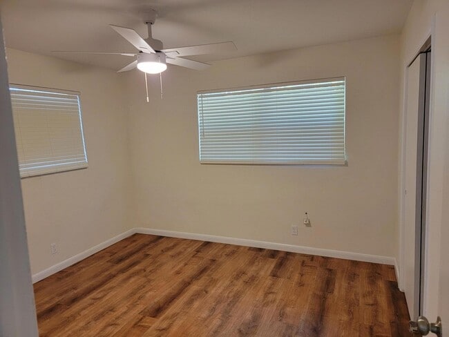 Building Photo - 550 SW 38th Terrace