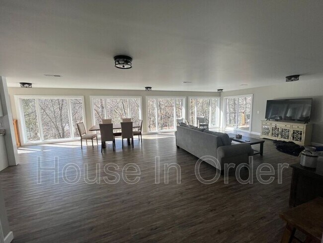 Foto del edificio - 87 Medley Dr