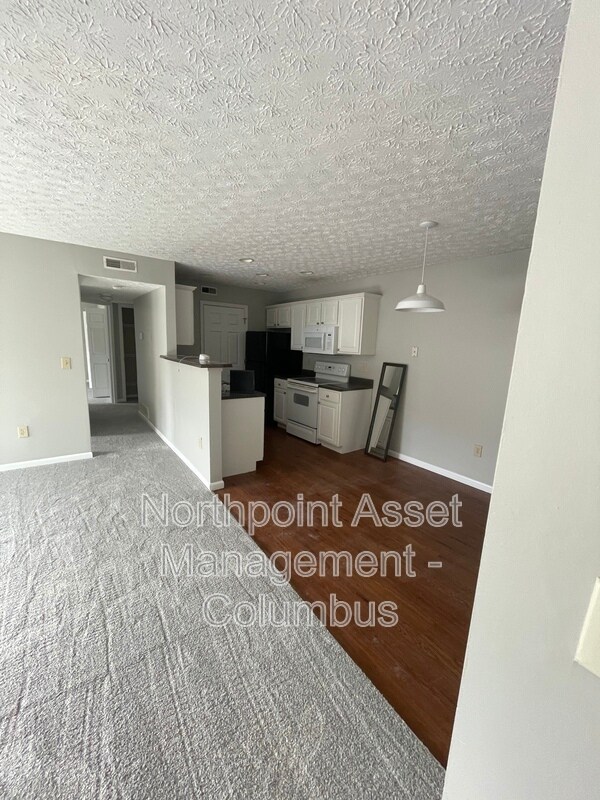 Building Photo - 5548 Cedar Springs
