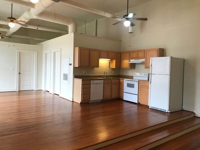 Building Photo - Central Loft Apartment Homes