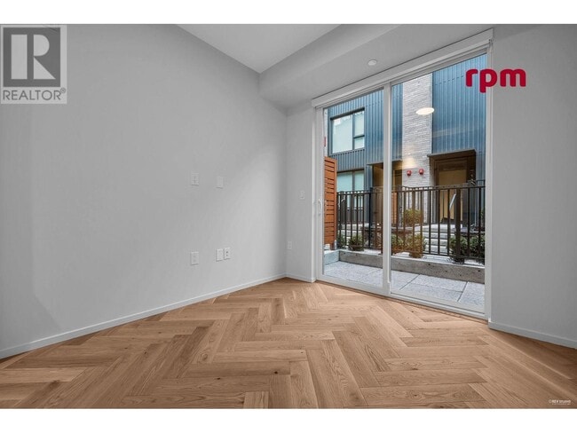 Photo du bâtiment - 775-775 W 49th Ave