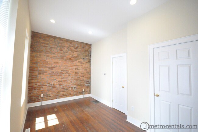 dormitorio - 68 E Whittier St