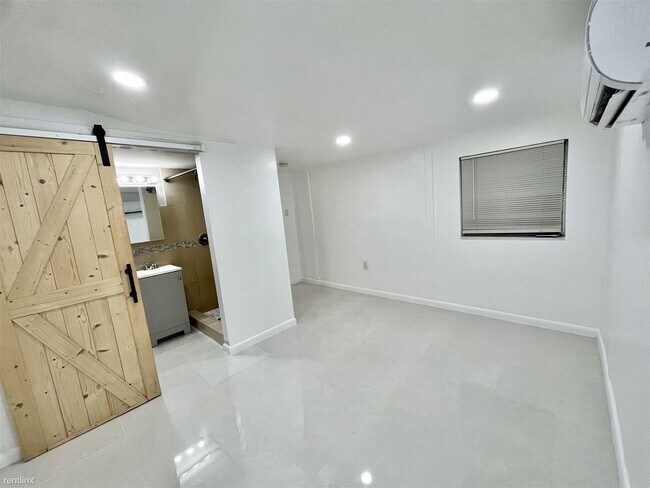 Building Photo - 2 br, 1 bath House - 920 Southwest 29th Wa...