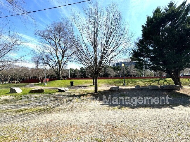 Foto del edificio - 615 Albemarle St