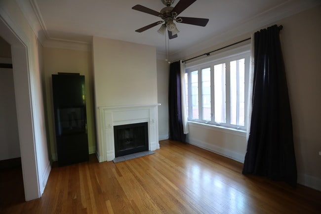 Living room - 2016 Sherman Ave