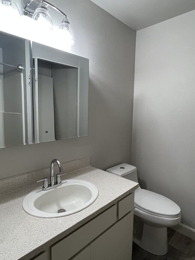 Shared bath - 5119 SW 62nd Ave