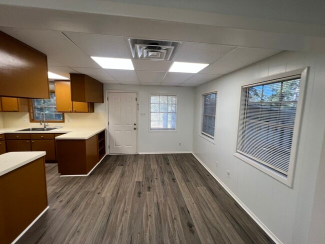 Foto del edificio - 11106 N Dowling Rd