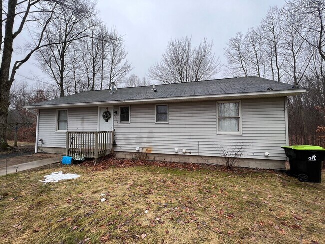 Building Photo - 4946 Garfield Rd