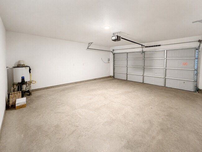 Building Photo - 6402 Begonia Trellis Dr