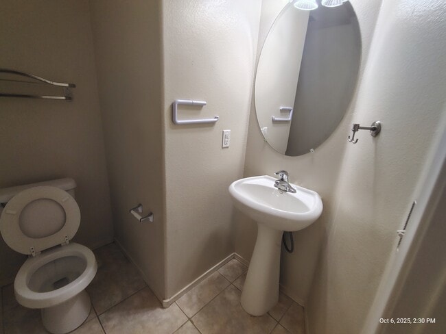 Foto del edificio - 5820 Addy Ln
