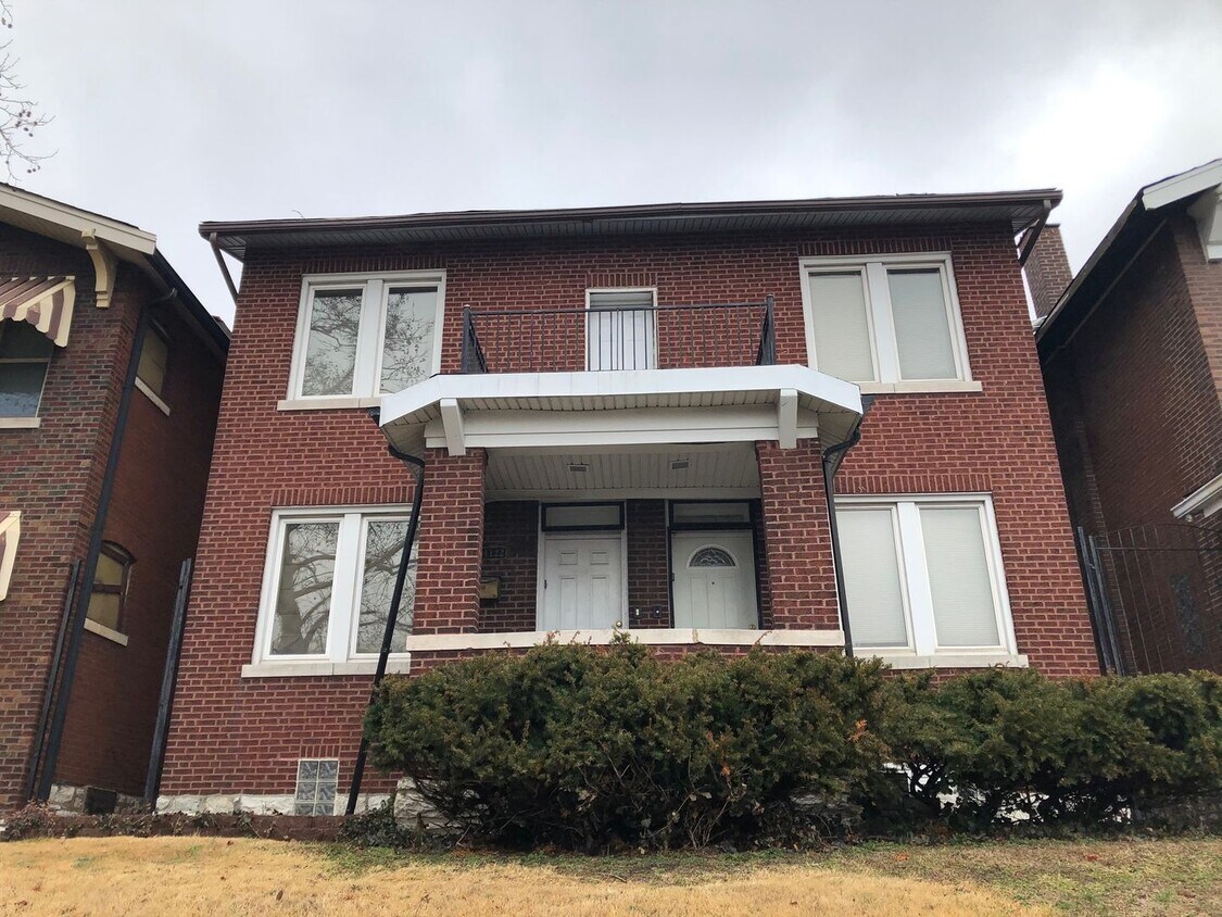 Primary Photo - 4122-4124-4124 S Grand Blvd