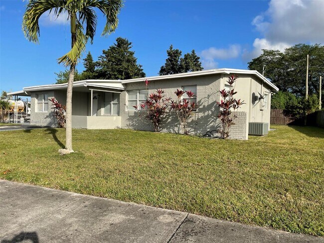 Building Photo - 4160 SW 36th St
