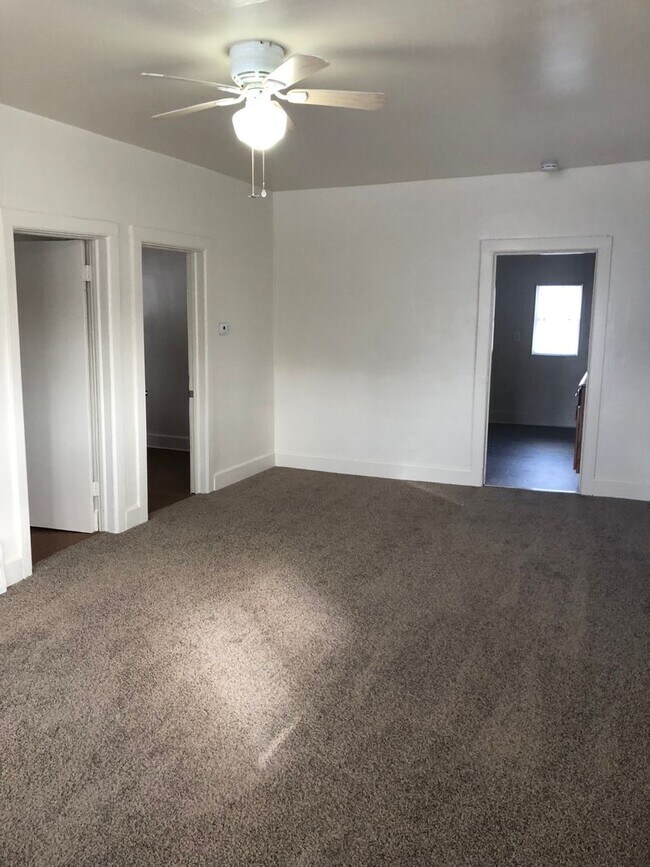 Building Photo - Experience Comfort and Convenience in Old ...