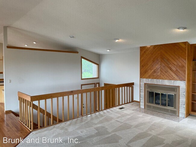 Building Photo - 3 br, 2.5 bath House - 5075 Cliff Point Ci...
