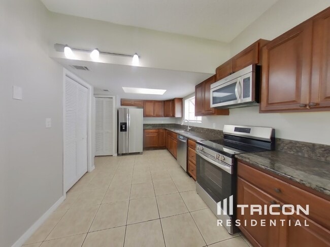 Building Photo - 217 S Shadow Bay Dr