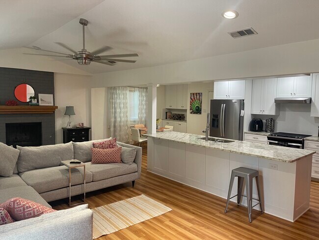 Foto del edificio - 2017 Hood Ridge Ct