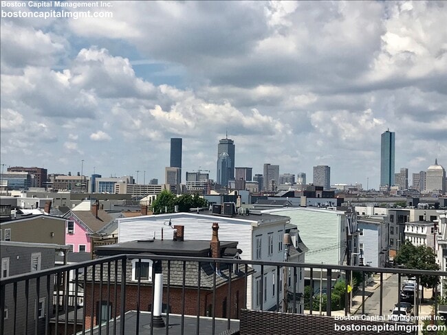 Foto del edificio - 360-362 Dorchester St. Unit 3