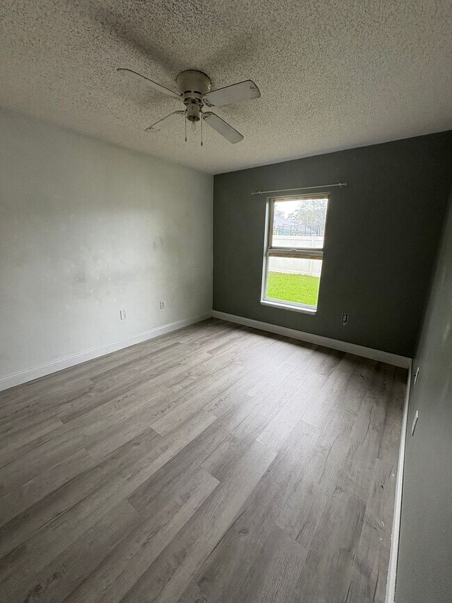 Foto del edificio - Wonderful 4 bedroom plus bonus room BEAUTY   call Sheila or text 407-687-7900