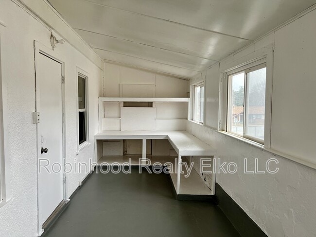 Building Photo - 647 Cedar St