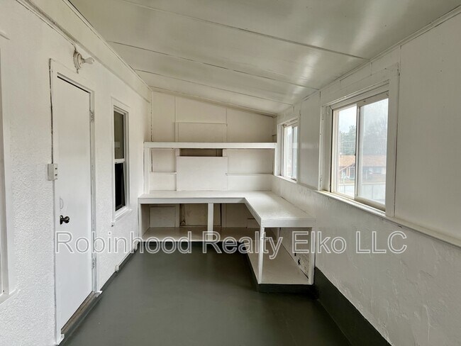 Foto del edificio - 647 Cedar St