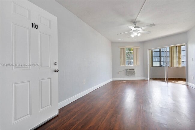 Building Photo - 1651 NE Miami Gardens Dr