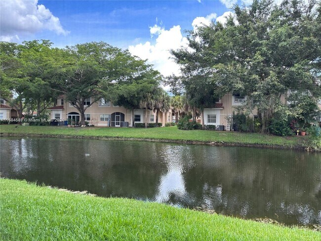 Foto del edificio - 424 Lakeview Dr