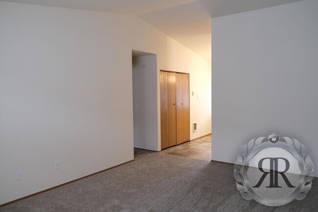 Building Photo - Updated 2bd 1ba w/ 1 Car Garage - Photos c...