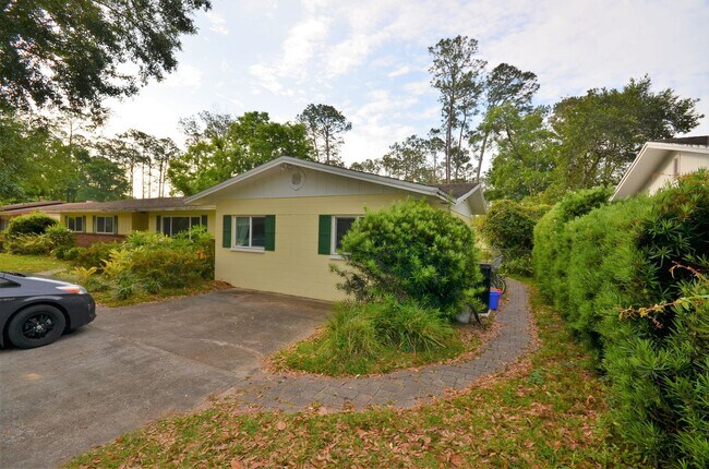 Building Photo - 2231 NW 21st Ave