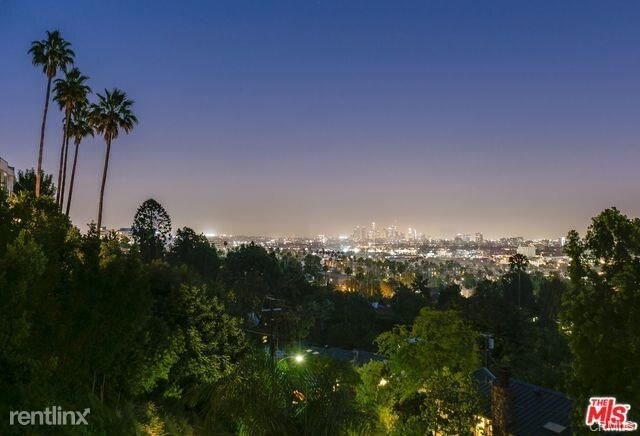 Foto del edificio - 5 br, 4.5 bath House - 1830 N Stanley Ave