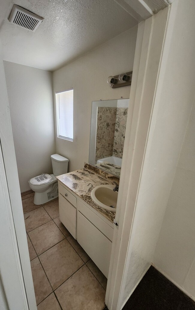 Building Photo - Buena Vista