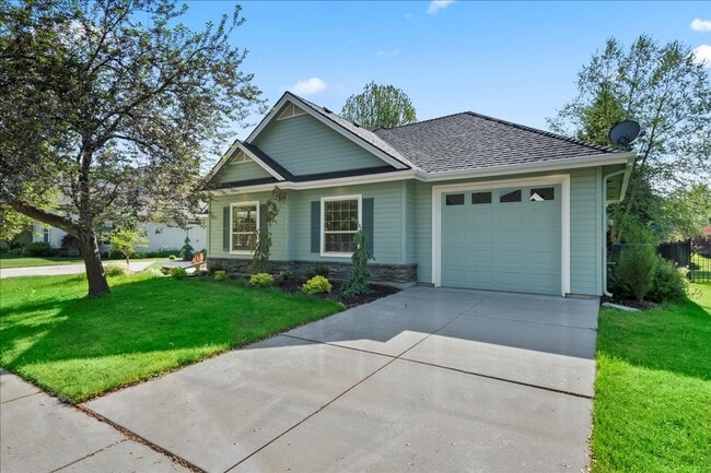 Building Photo - 3 Bedroom 3 Bathroom Home in Desirable Eag...