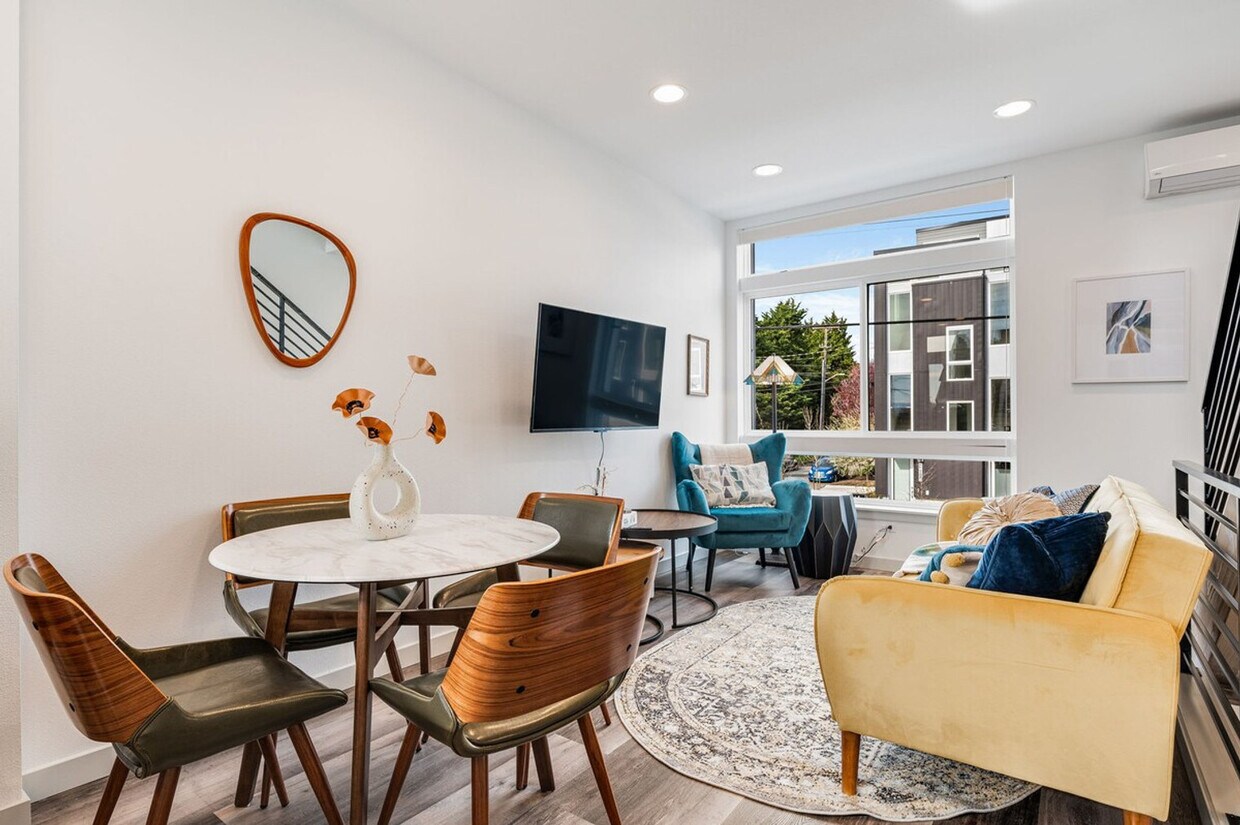 Foto principal - 4613 Dayton Ave N